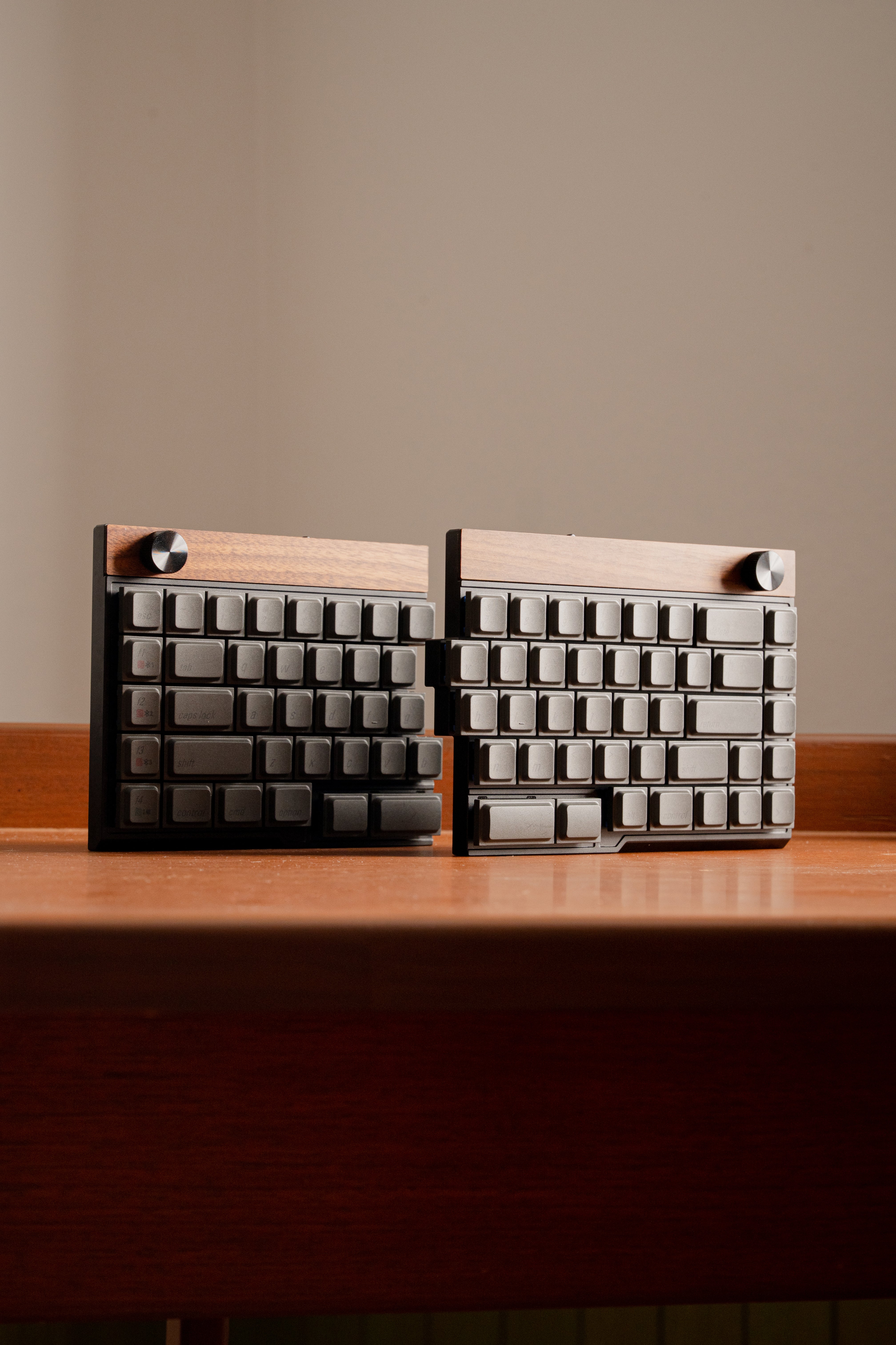 [Group Buy] Jiffy75 Wireless Split Low-Profile Prebuilt Keyboard