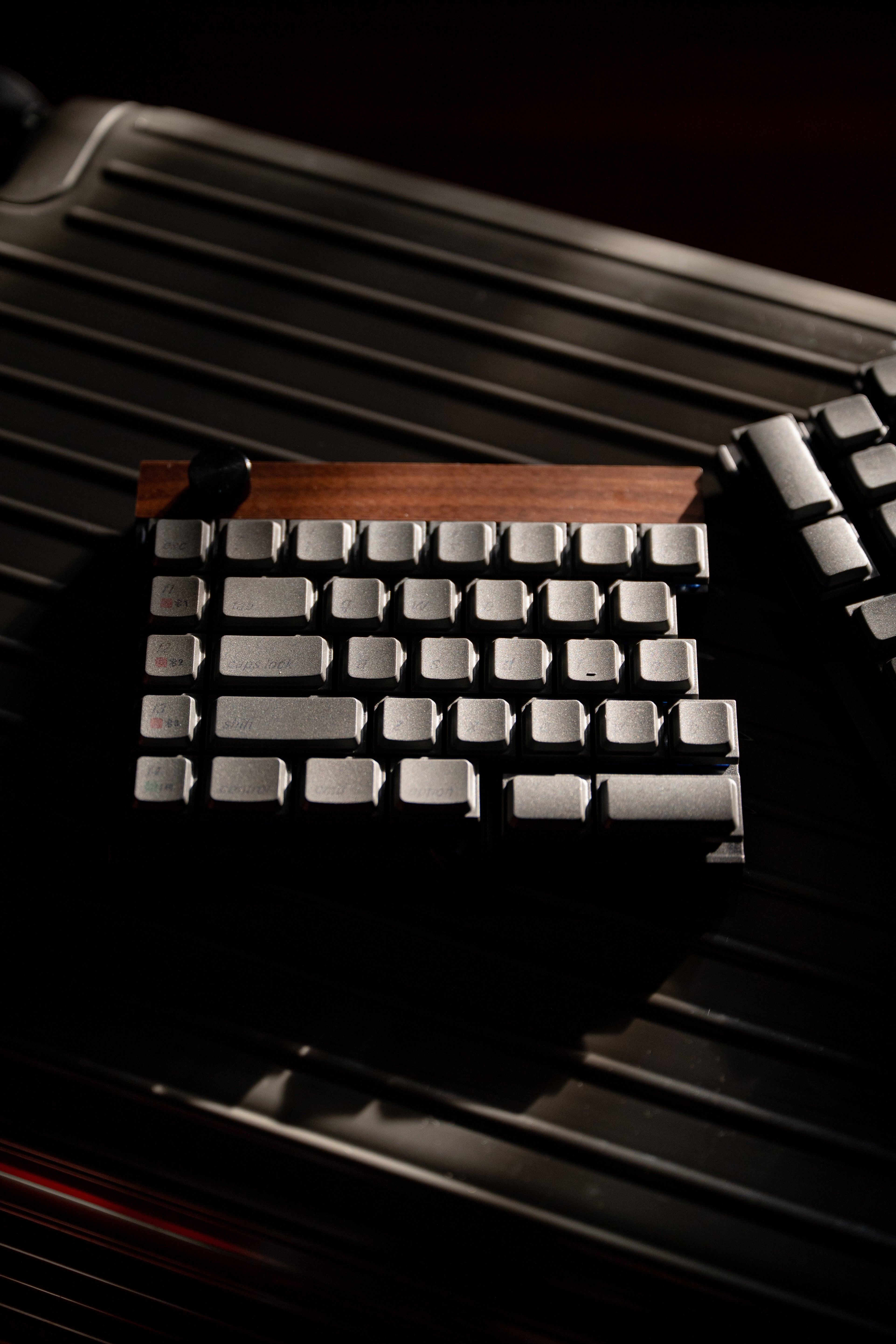 [Group Buy] Jiffy75 Wireless Split Low-Profile Prebuilt Keyboard