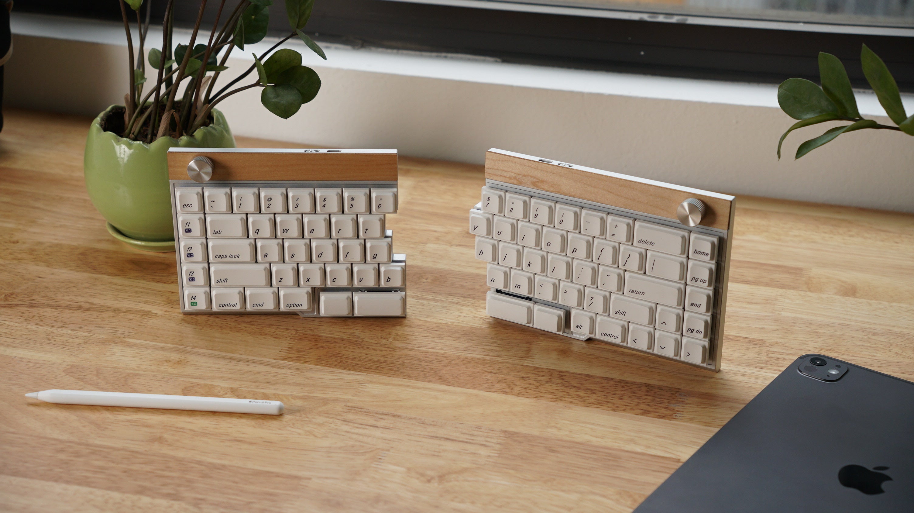 [Group Buy] Jiffy75 Wireless Split Low-Profile Prebuilt Keyboard