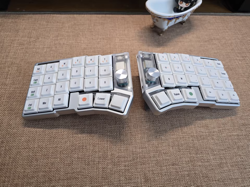 [Group Buy] Cornix Split Low-Profile Split Ergonomic Keyboard