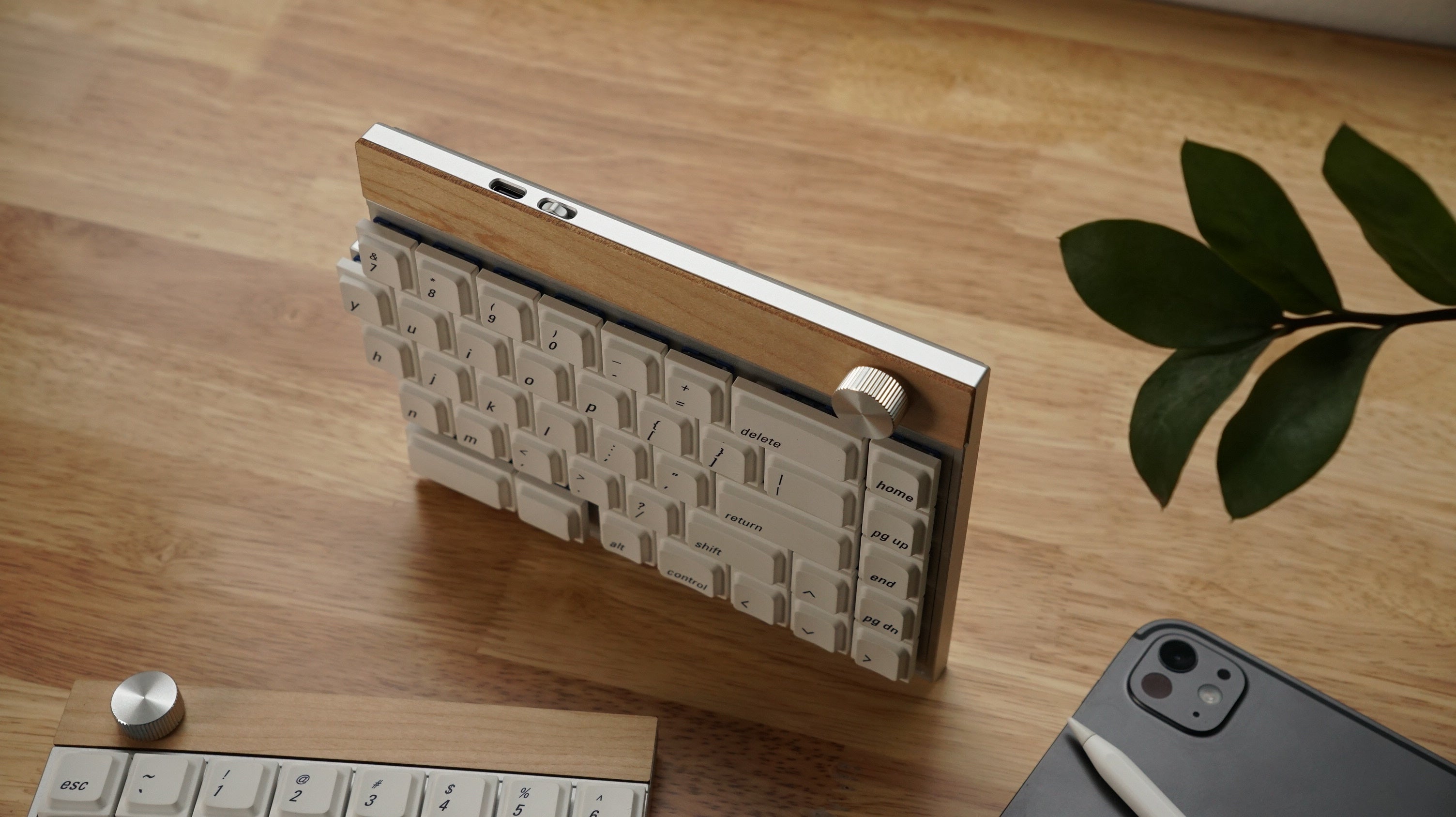 [Group Buy] Jiffy75 Wireless Split Low-Profile Prebuilt Keyboard