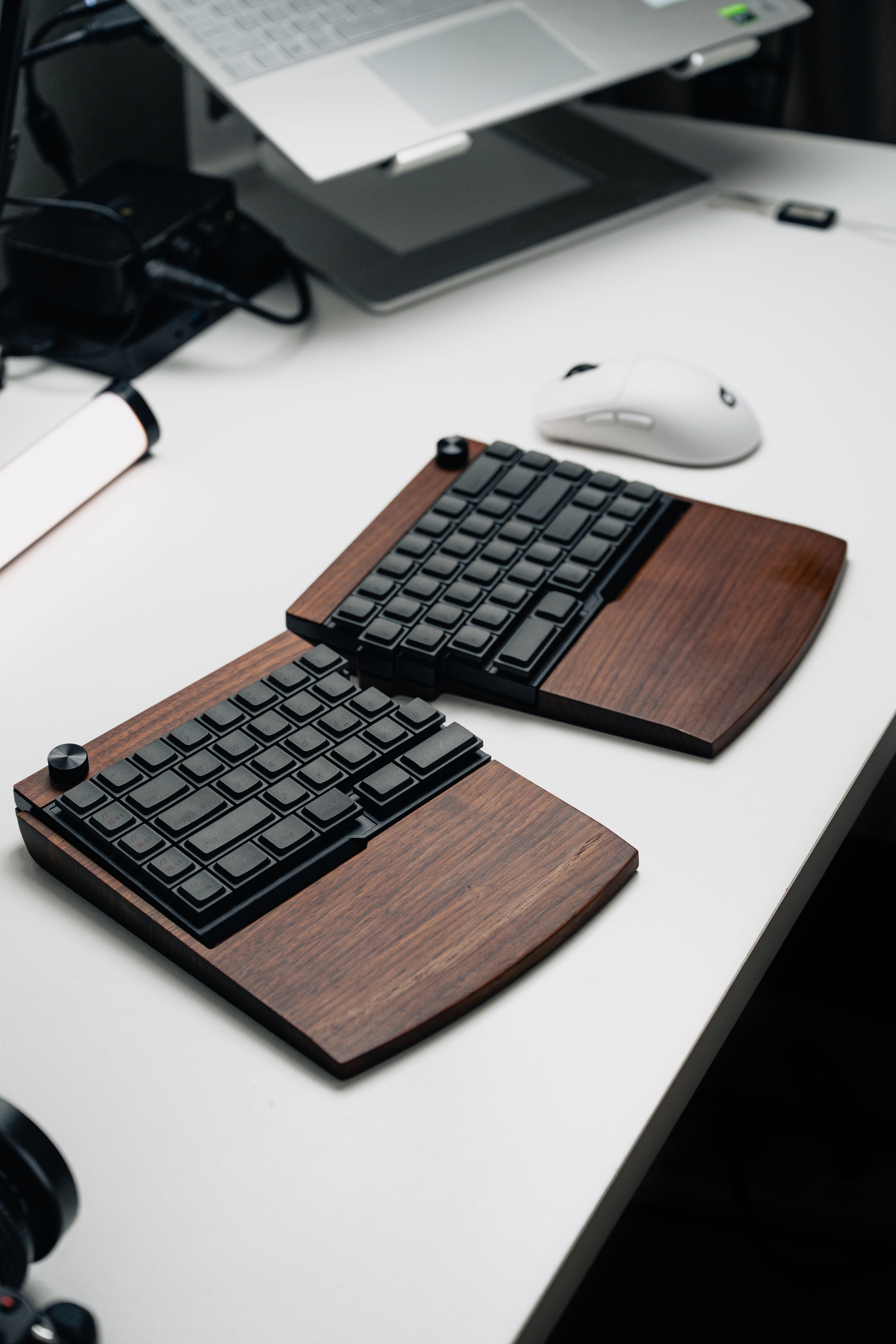 [Group Buy] Jiffy75 Wireless Split Low-Profile Prebuilt Keyboard