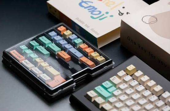 One Key Studio x TUTKeys Bubble Tea 4点 TUT Bubble Tea & Pastel Emoji Keycaps – qwertyqop