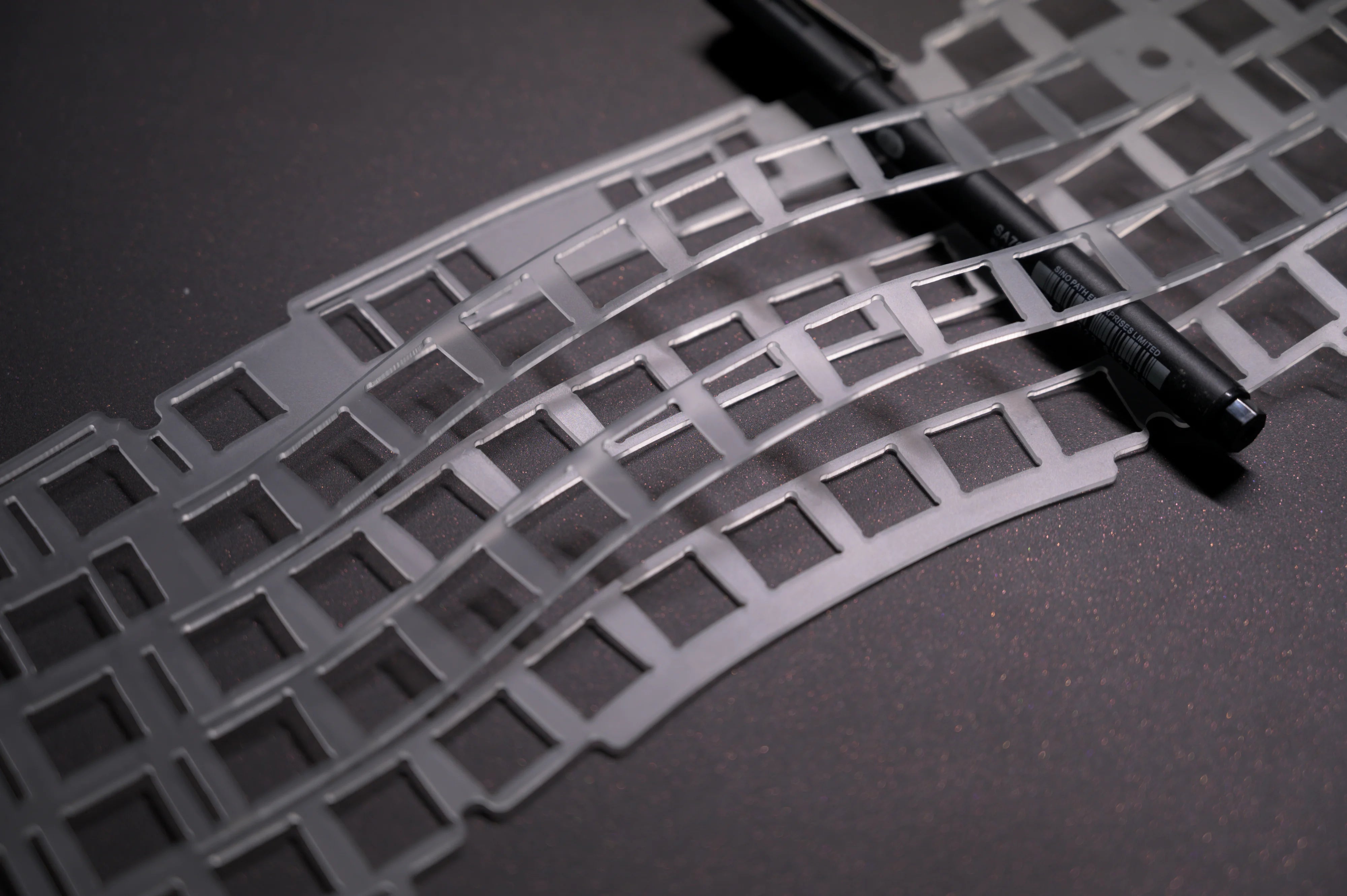 [Instock] EGG Works x Newton Gravity Ergonomic Keyboard Kit