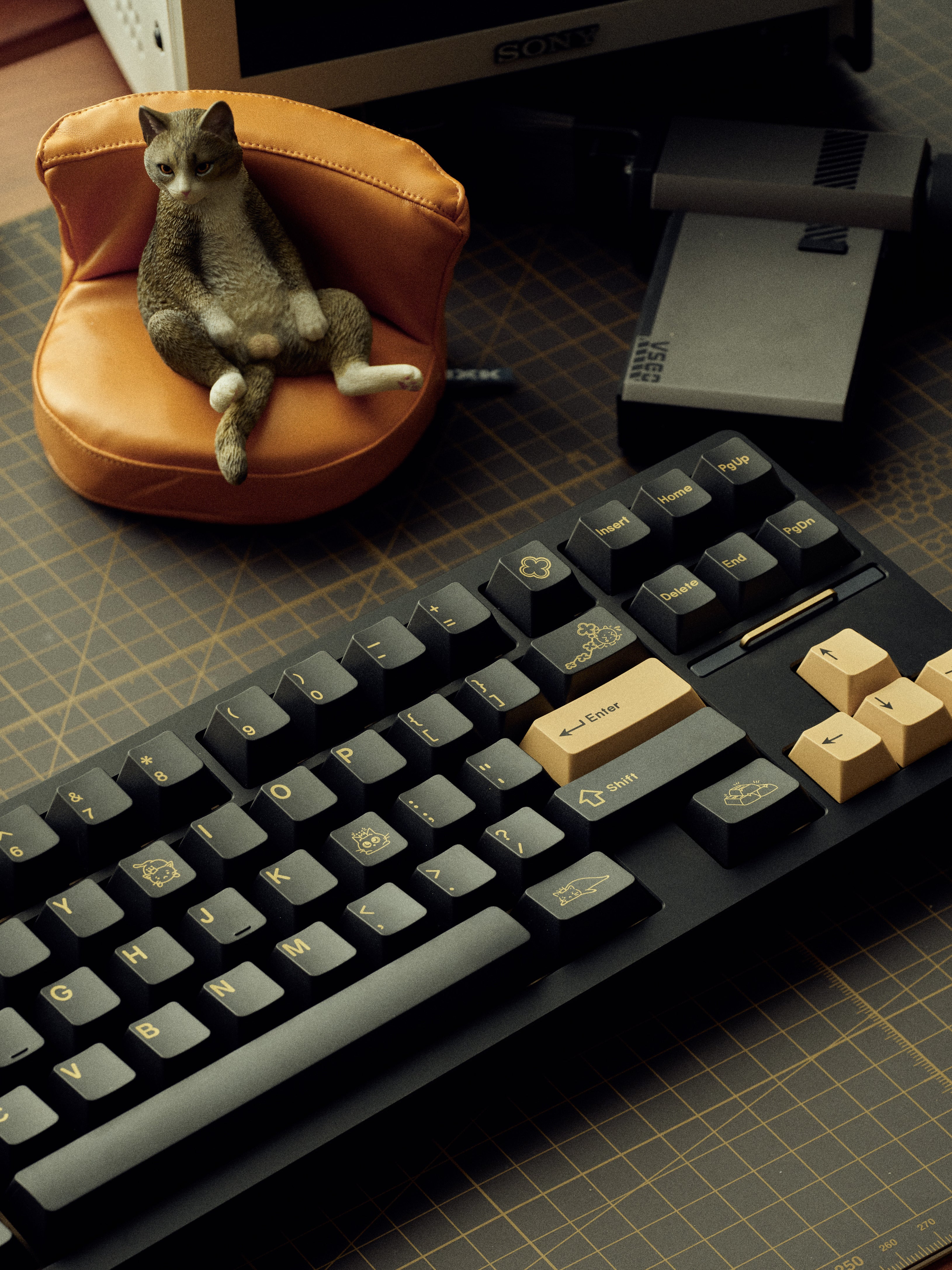 QQ Onyx Keycaps
