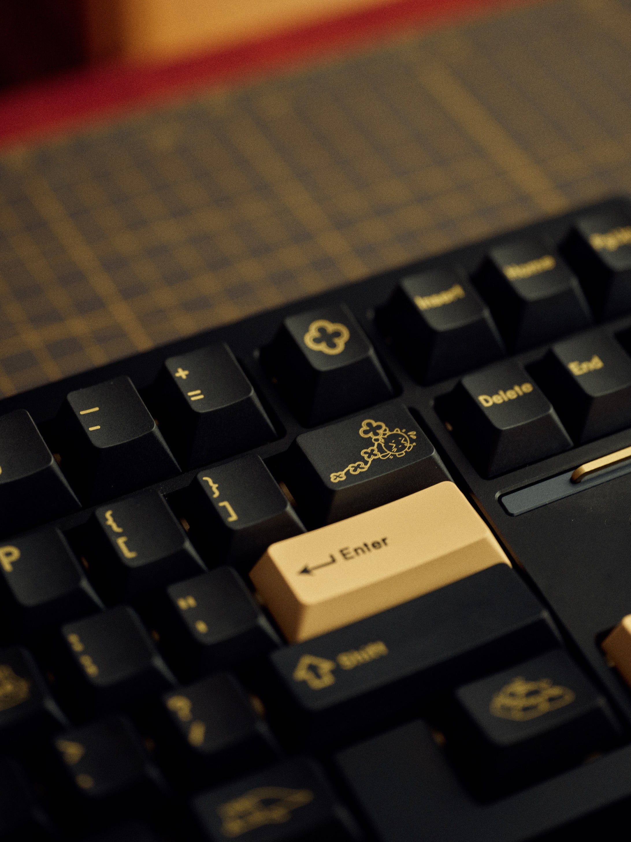 QQ Onyx Keycaps