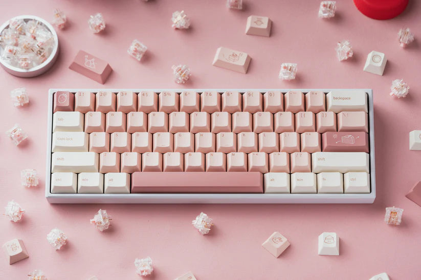 QTUO Strawberry Bunny Keycaps